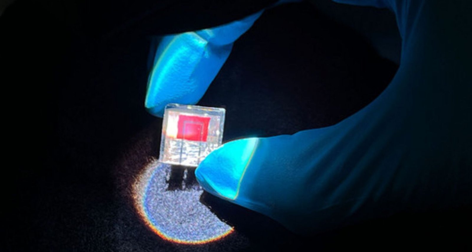 Novo Recorde: Engenharia em Células Solares Perovskita-Orgânico