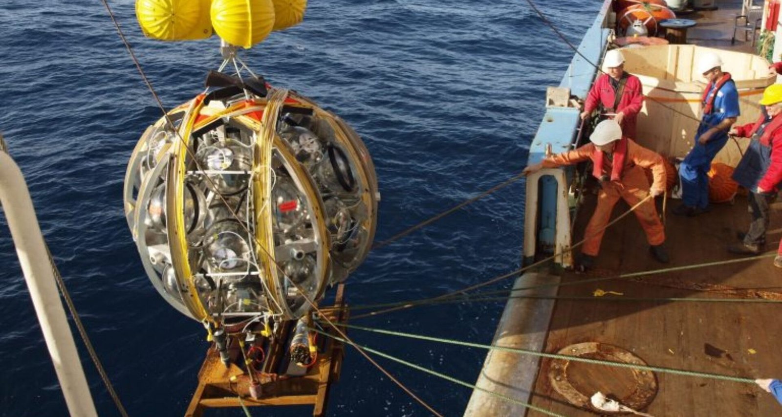 Novo Detector Otimiza Engenharia no KM3NeT Mediterrâneo