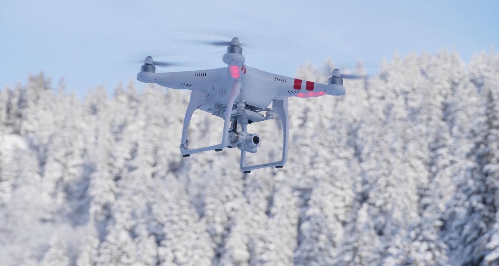 Novo Avanço em Engenharia Chinesa: Drones Criam Neve Artificial