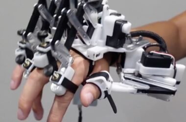 Novo Exoesqueleto em Engenharia Rompe Limites de Pianistas