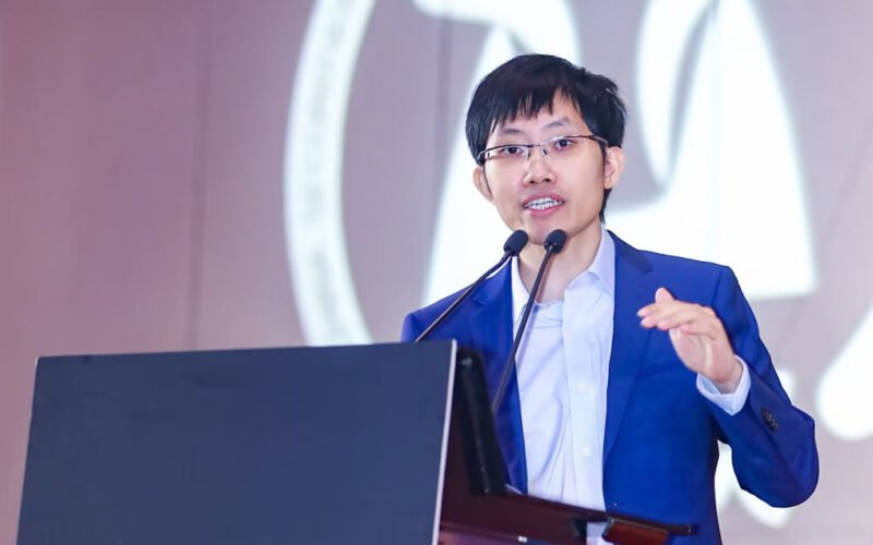 Engenharia Avançada: Notícias de Impacto com Liang Wenfeng